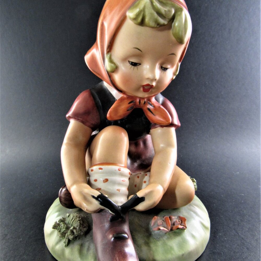VINTAGE PORCELAIN ERICH STAUFFER GIRL Tying Shoe Arnart FIGURINE  #3248 JAPAN